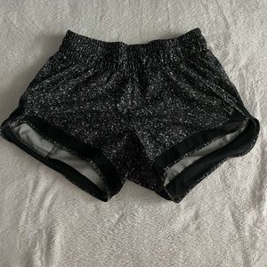 Athleta Printed Mesh Racer Run Short
-Speckled